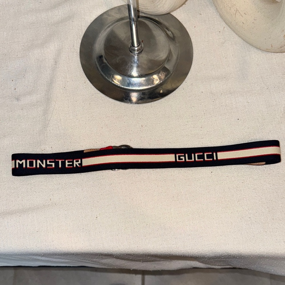 Authentic Gucci Black and White Belt with Sleek Design